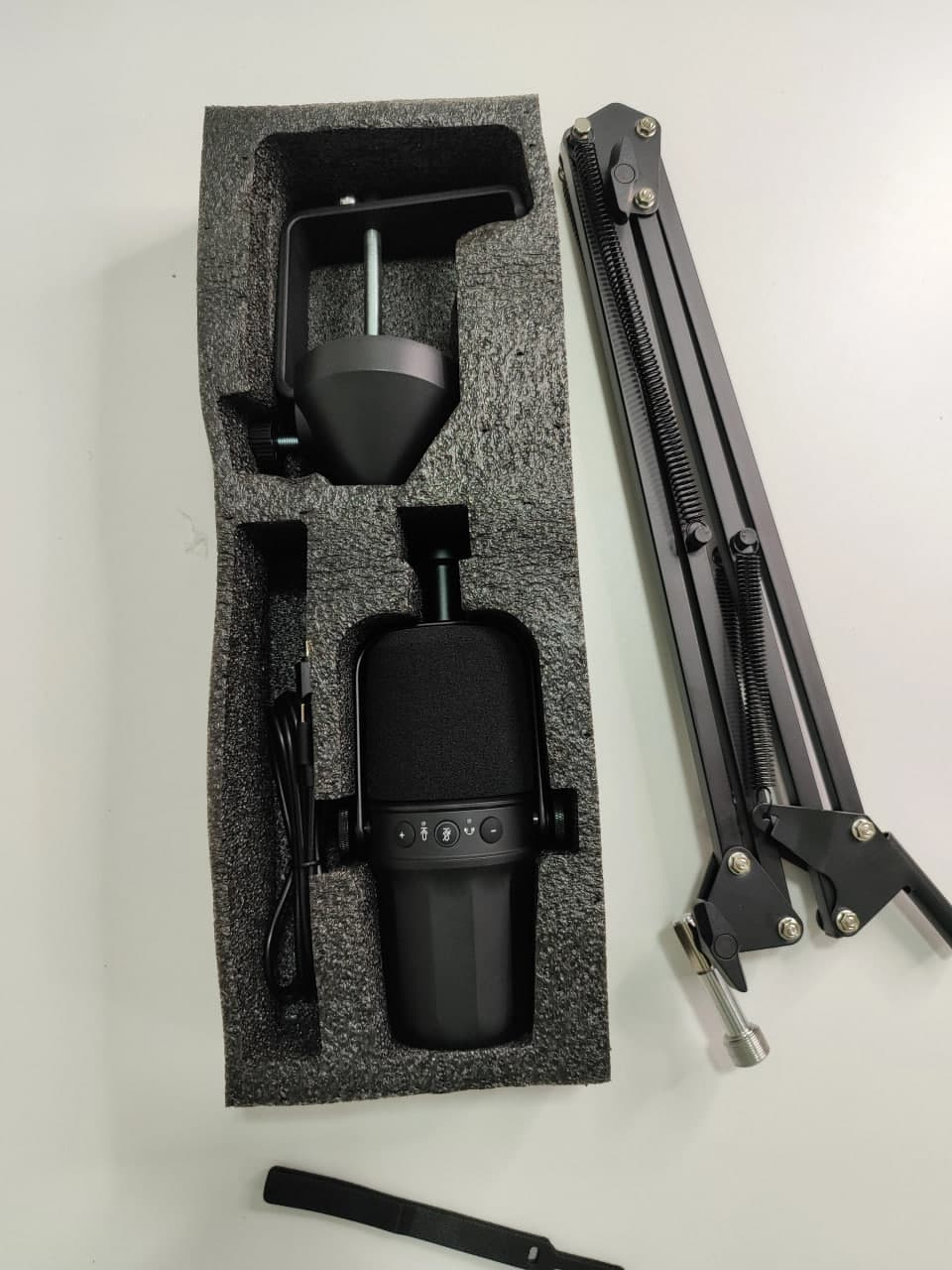 FDUCE SL40+ USB/XLR Dynamic Microphone Kit With Built-in Headset Output / Sound Insulation/Arm Stand,For PC PS5/4 Mixer  3